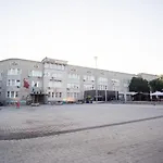 Summer Square - 2 Bedrooms Retro Flat With Great Location, 1st Fl Апартамент