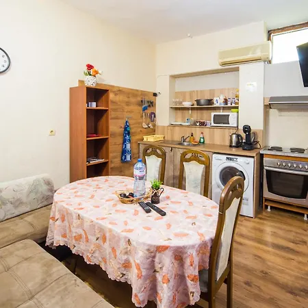 Summer Square - 2 Bedrooms Retro Flat With Great Location, 1st Fl * بورغاس