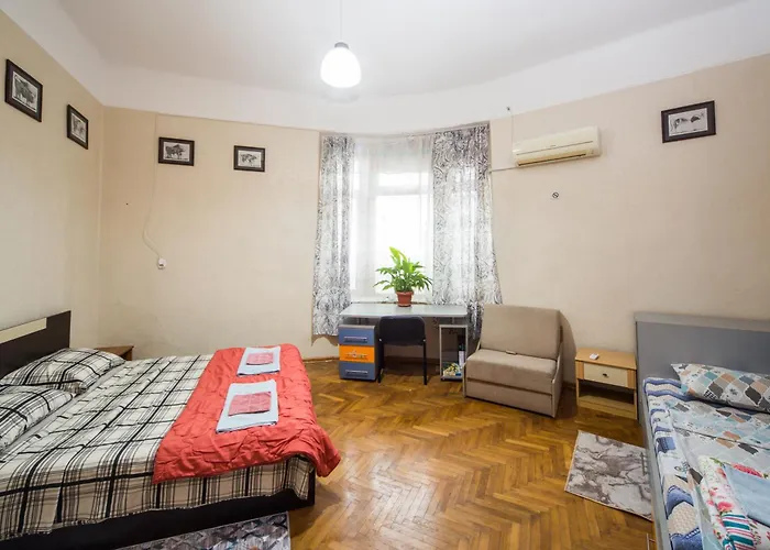 公寓 Summer Square - 2 Bedrooms Retro Flat With Great Location, 1st Fl *