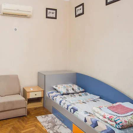 Daire Summer Square - 2 Bedrooms Retro Flat With Great Location, 1st Fl Burgaz