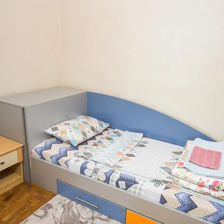 Daire Summer Square - 2 Bedrooms Retro Flat With Great Location, 1st Fl