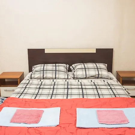Daire Summer Square - 2 Bedrooms Retro Flat With Great Location, 1st Fl