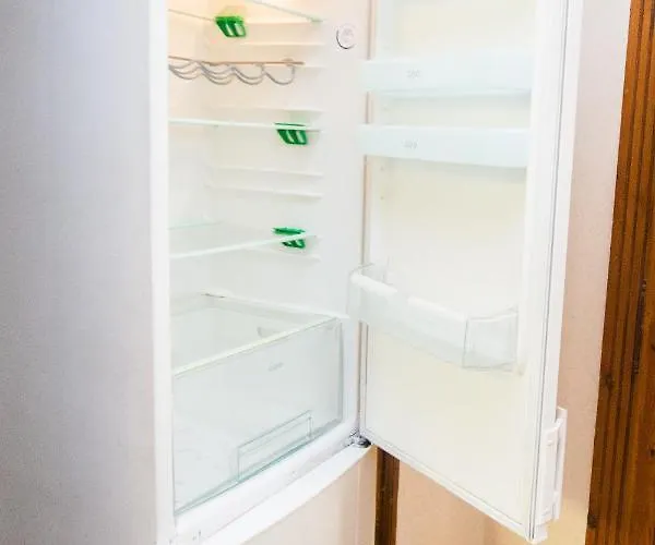 Summer Square - 2 Bedrooms Retro Flat With Great Location, 1st Fl